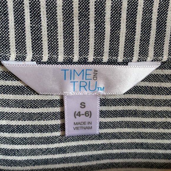 Time and Tru, small black/white stripe button down short sleeve tie bottom top - Picture 2 of 8